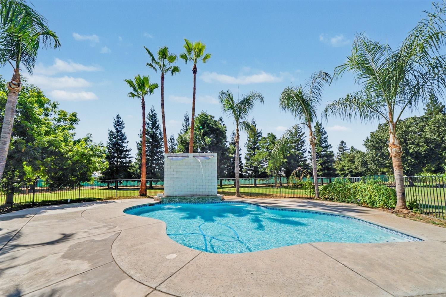 7879 E Garland Ave, Fresno, CA 93737