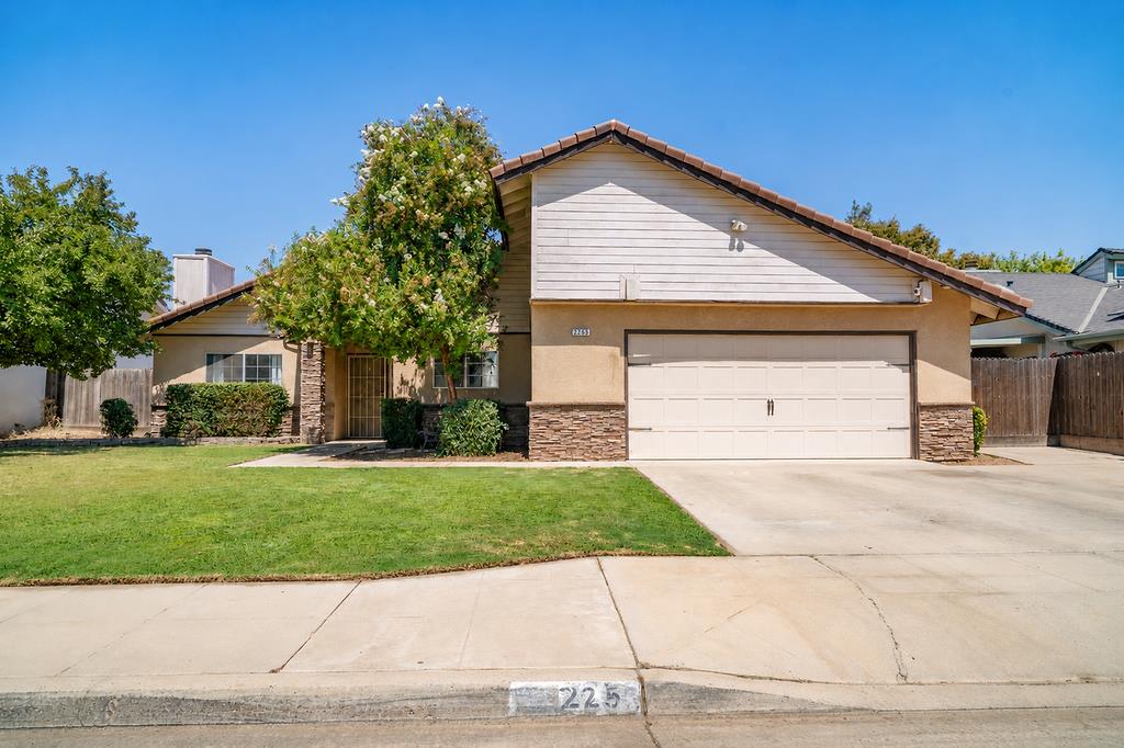 2253 Menlo Ave, Clovis, CA 93611
