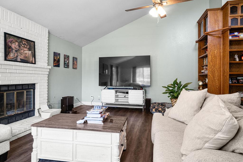 2253 Menlo Ave, Clovis, CA 93611
