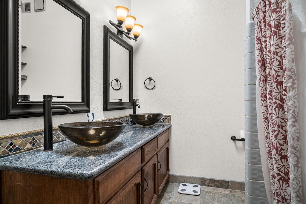 2253 Menlo Ave, Clovis, CA 93611