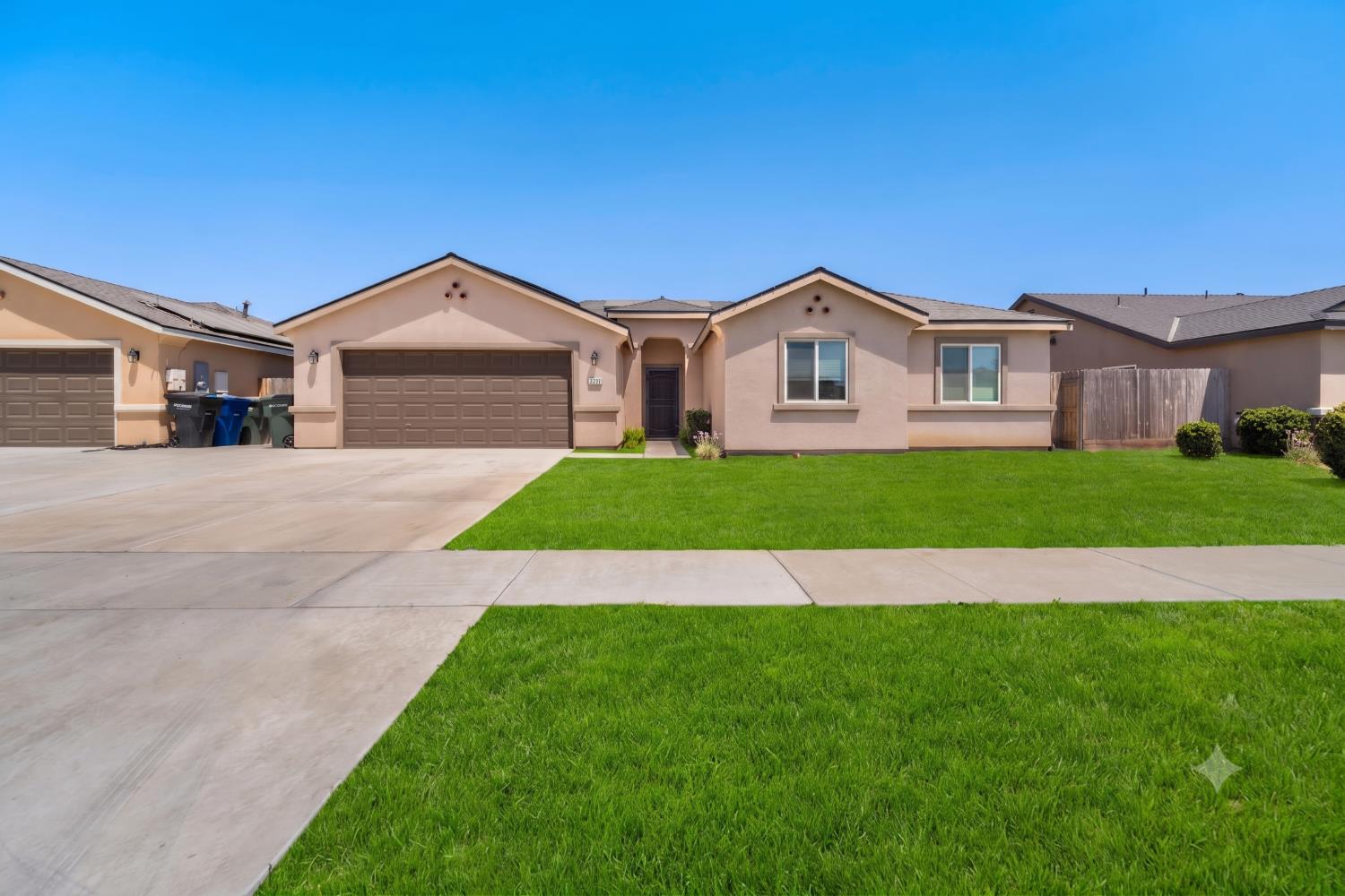2439 Madeline Dr, Hanford, CA 93230