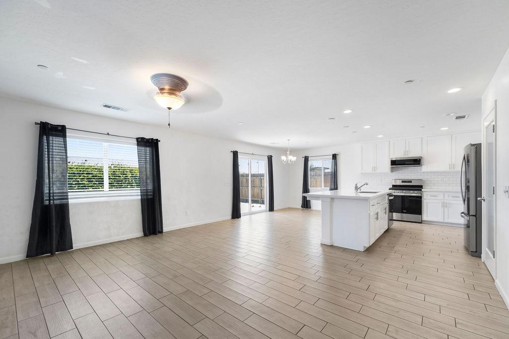 2439 Madeline Dr, Hanford, CA 93230