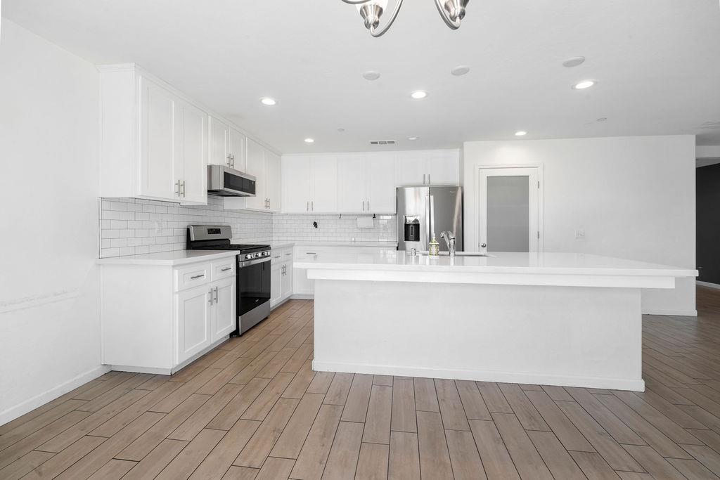 2439 Madeline Dr, Hanford, CA 93230