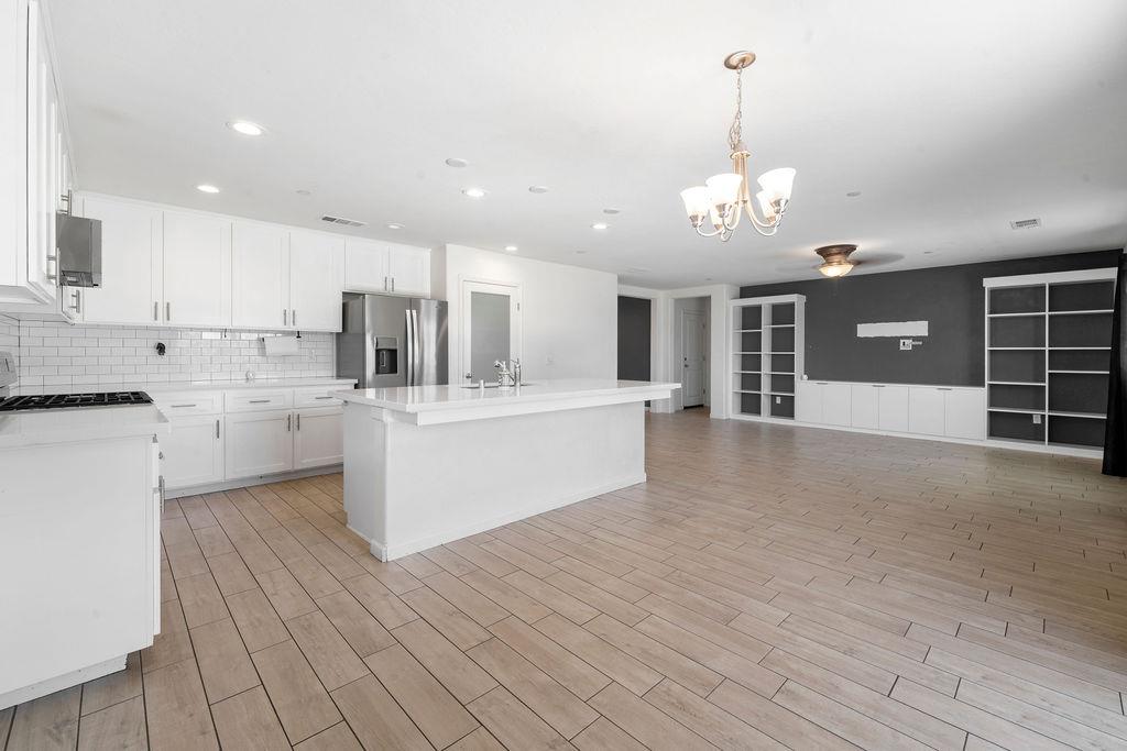 2439 Madeline Dr, Hanford, CA 93230