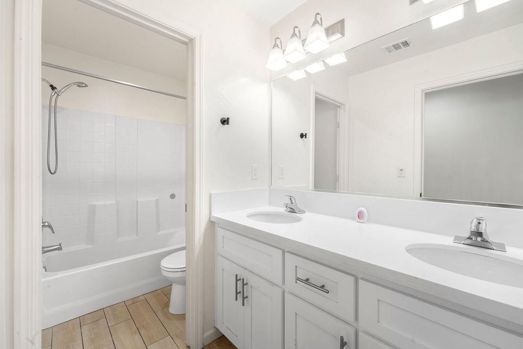 2439 Madeline Dr, Hanford, CA 93230