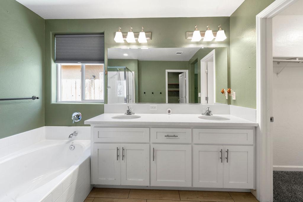 2439 Madeline Dr, Hanford, CA 93230