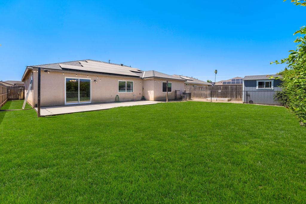 2439 Madeline Dr, Hanford, CA 93230