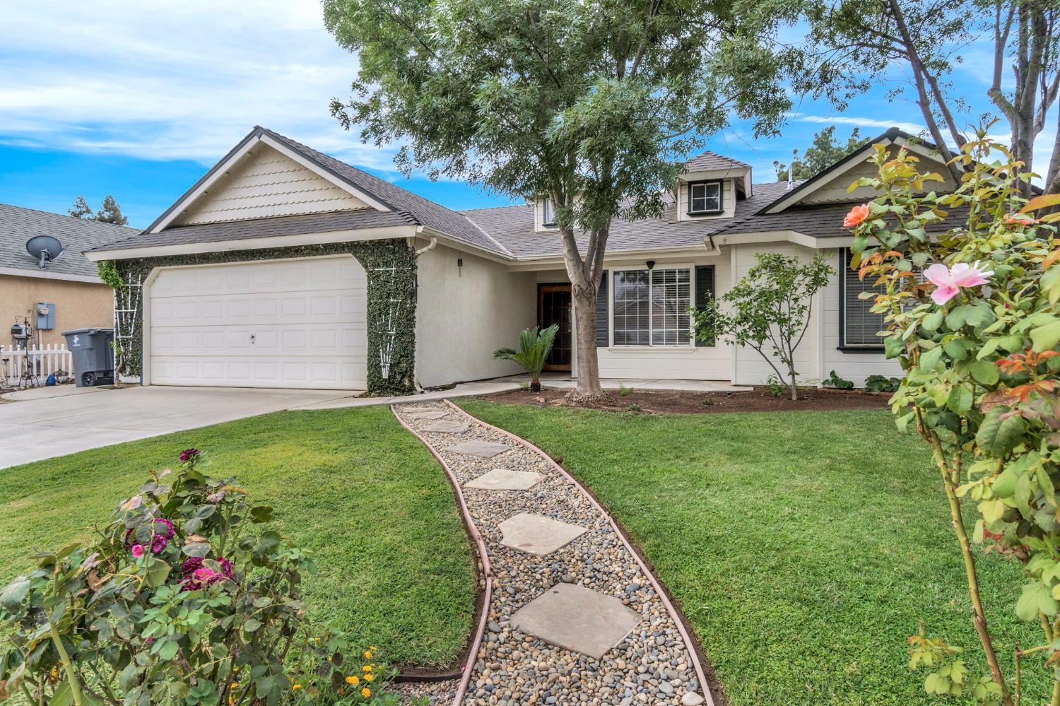 2322 Magill Ave, Clovis, CA 93611