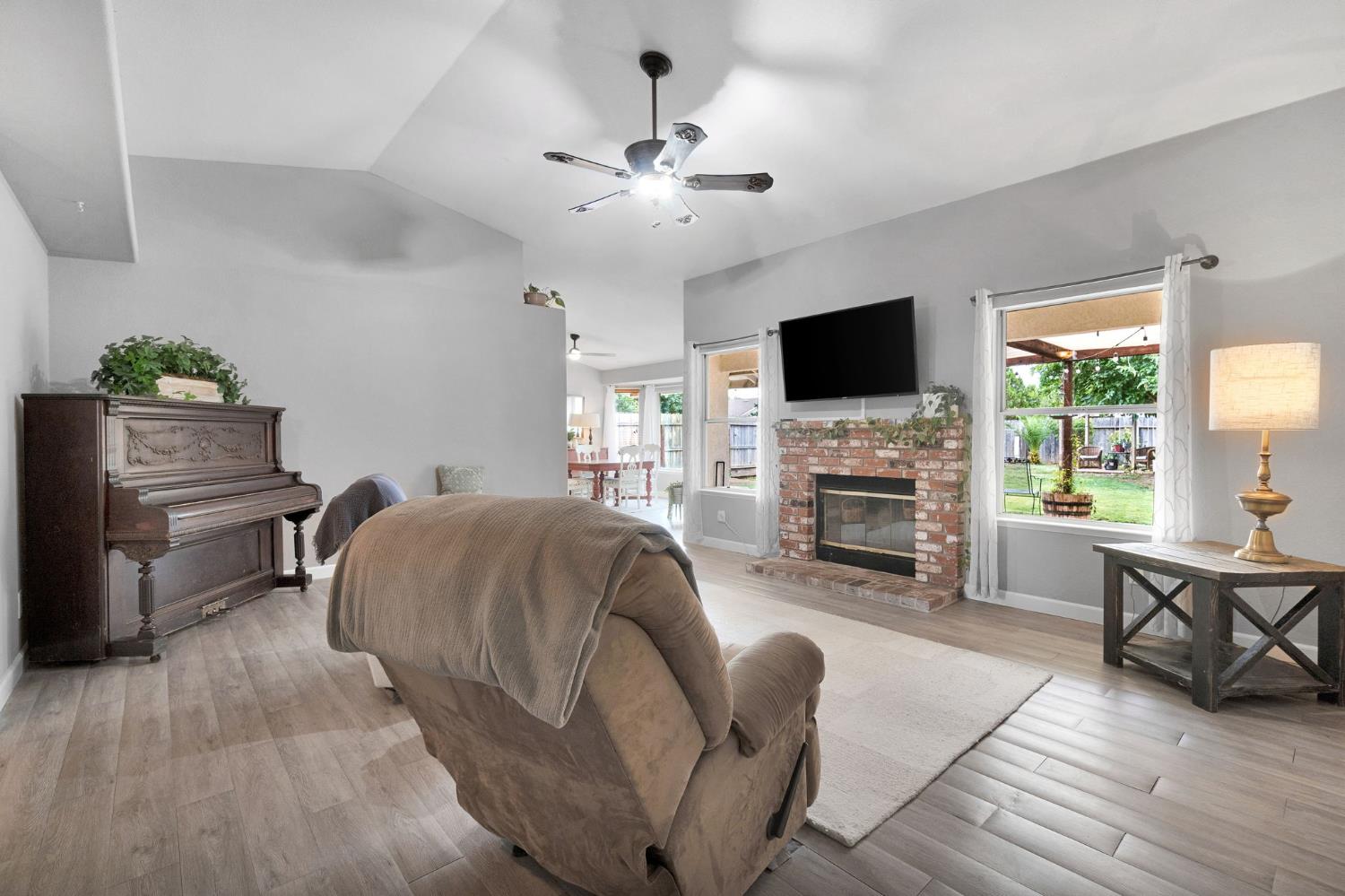 2322 Magill Ave, Clovis, CA 93611