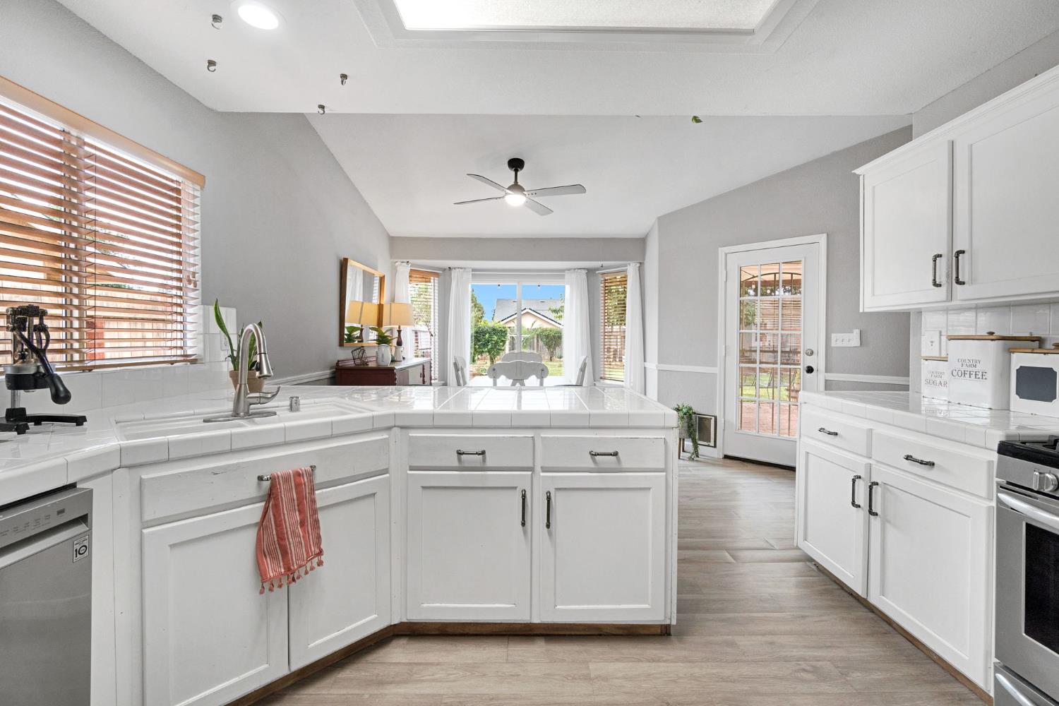 2322 Magill Ave, Clovis, CA 93611
