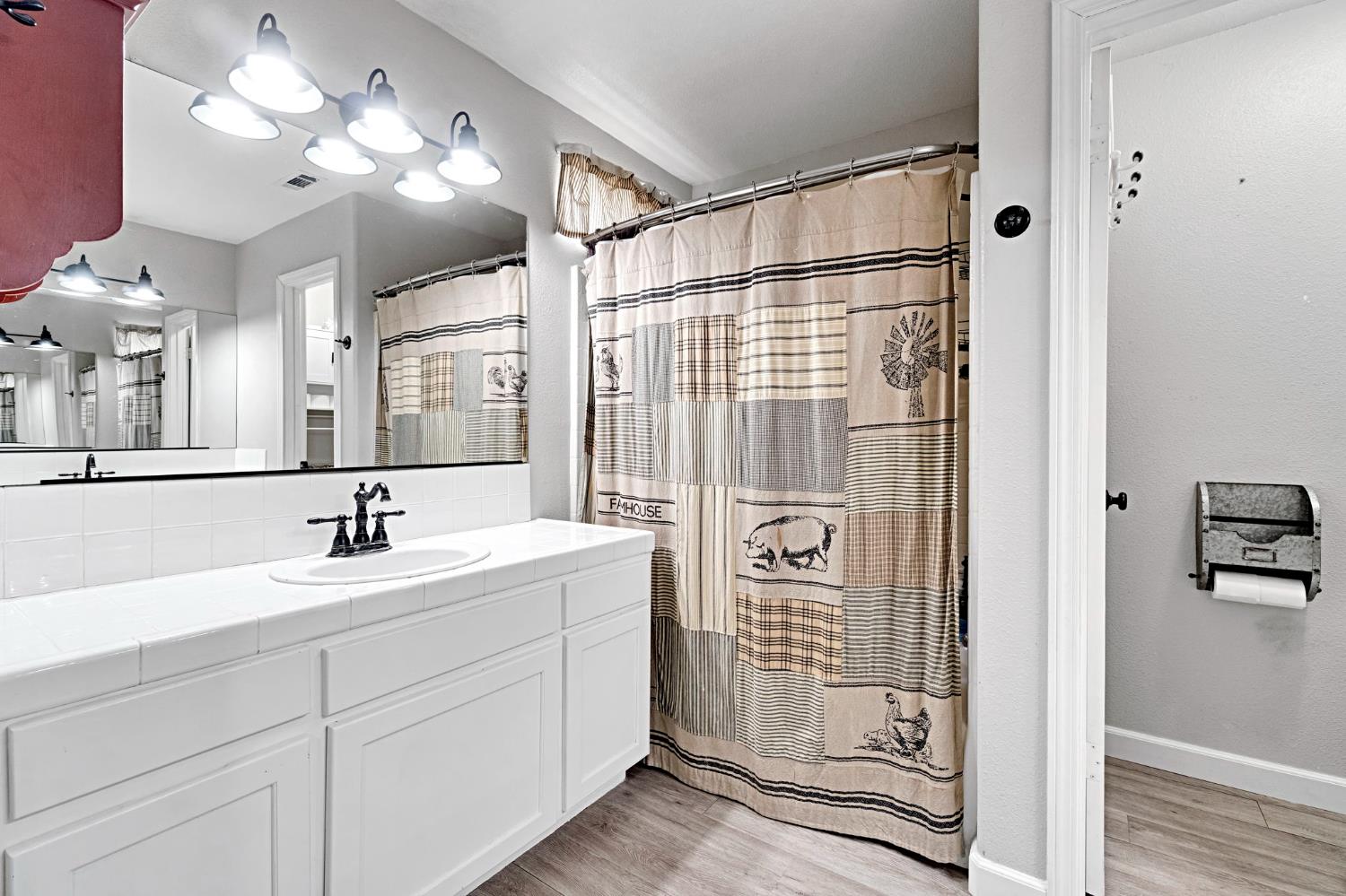 2322 Magill Ave, Clovis, CA 93611