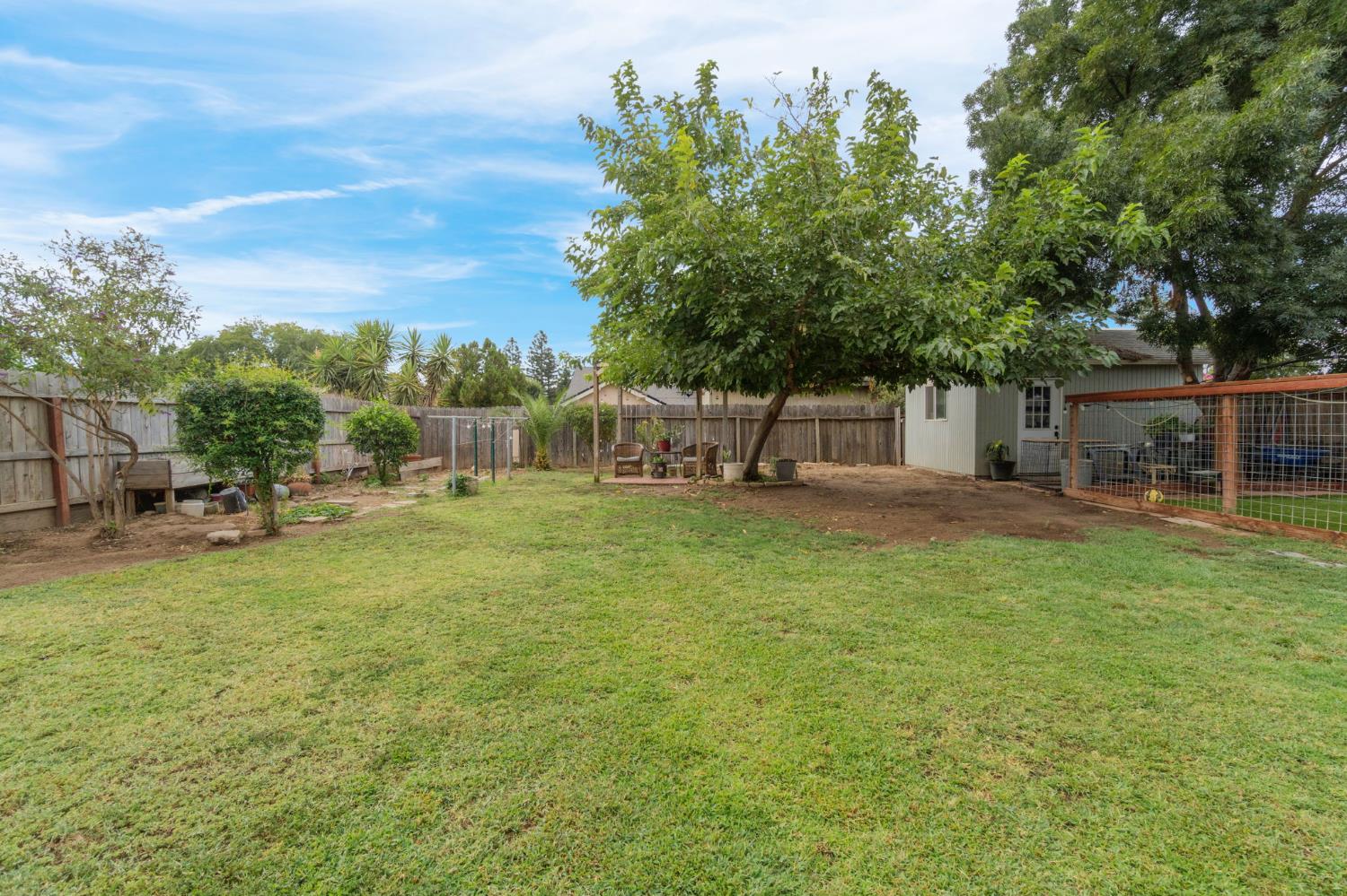 2322 Magill Ave, Clovis, CA 93611