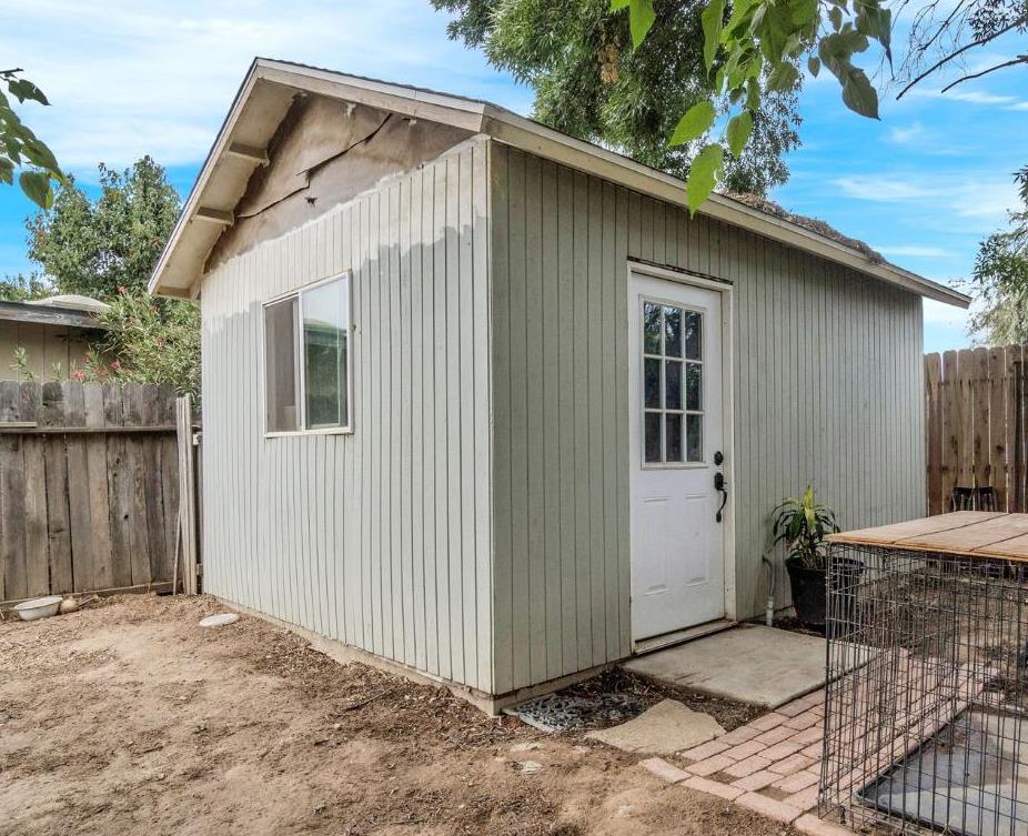 2322 Magill Ave, Clovis, CA 93611