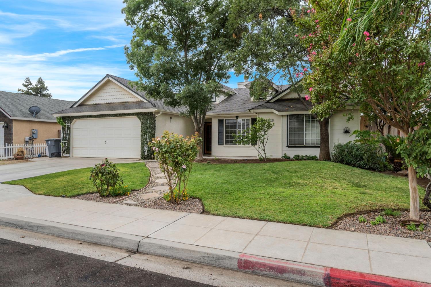 2322 Magill Ave, Clovis, CA 93611