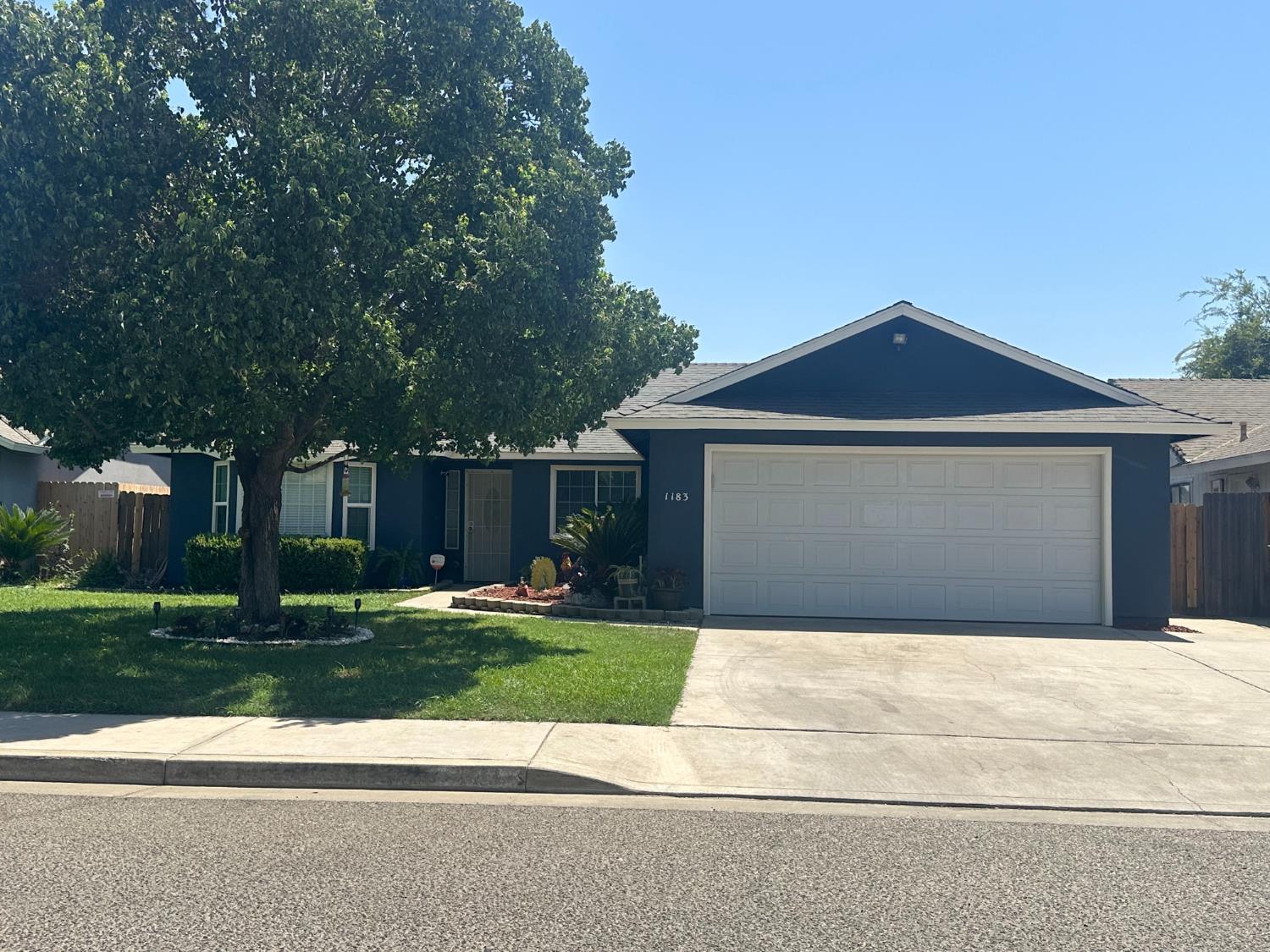 1183 W Glenn Ct, Porterville, CA 93257