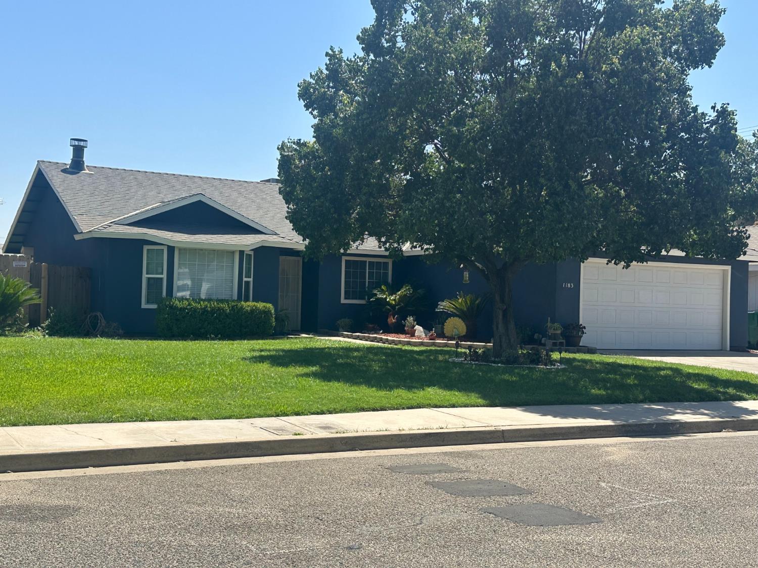 1183 W Glenn Ct, Porterville, CA 93257