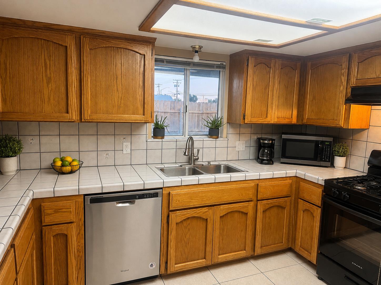 1183 W Glenn Ct, Porterville, CA 93257