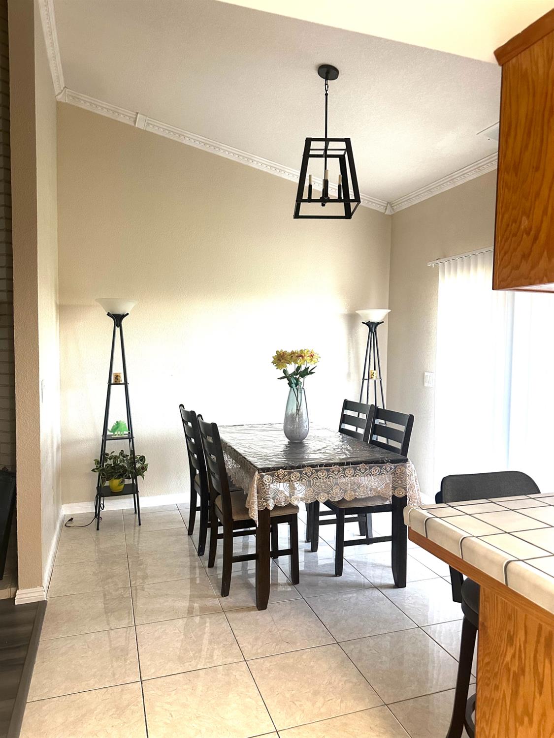 1183 W Glenn Ct, Porterville, CA 93257