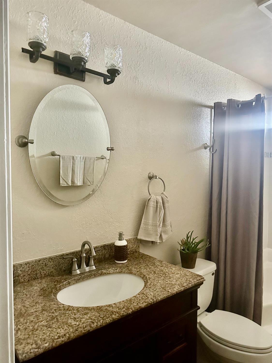 1183 W Glenn Ct, Porterville, CA 93257
