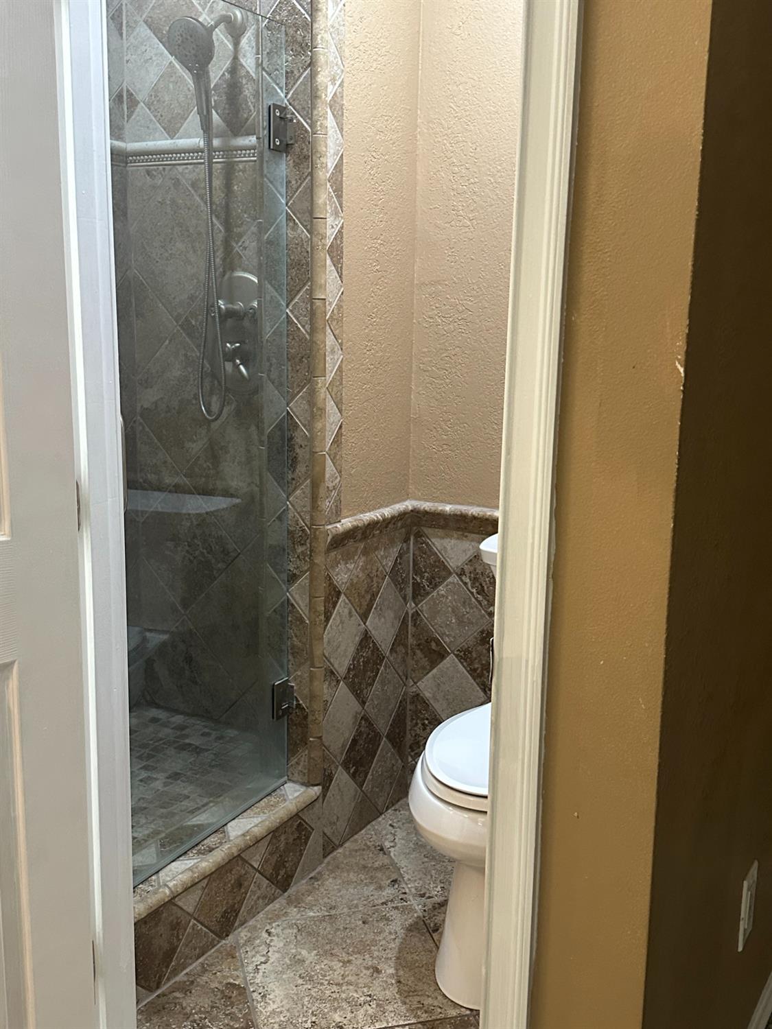 1183 W Glenn Ct, Porterville, CA 93257