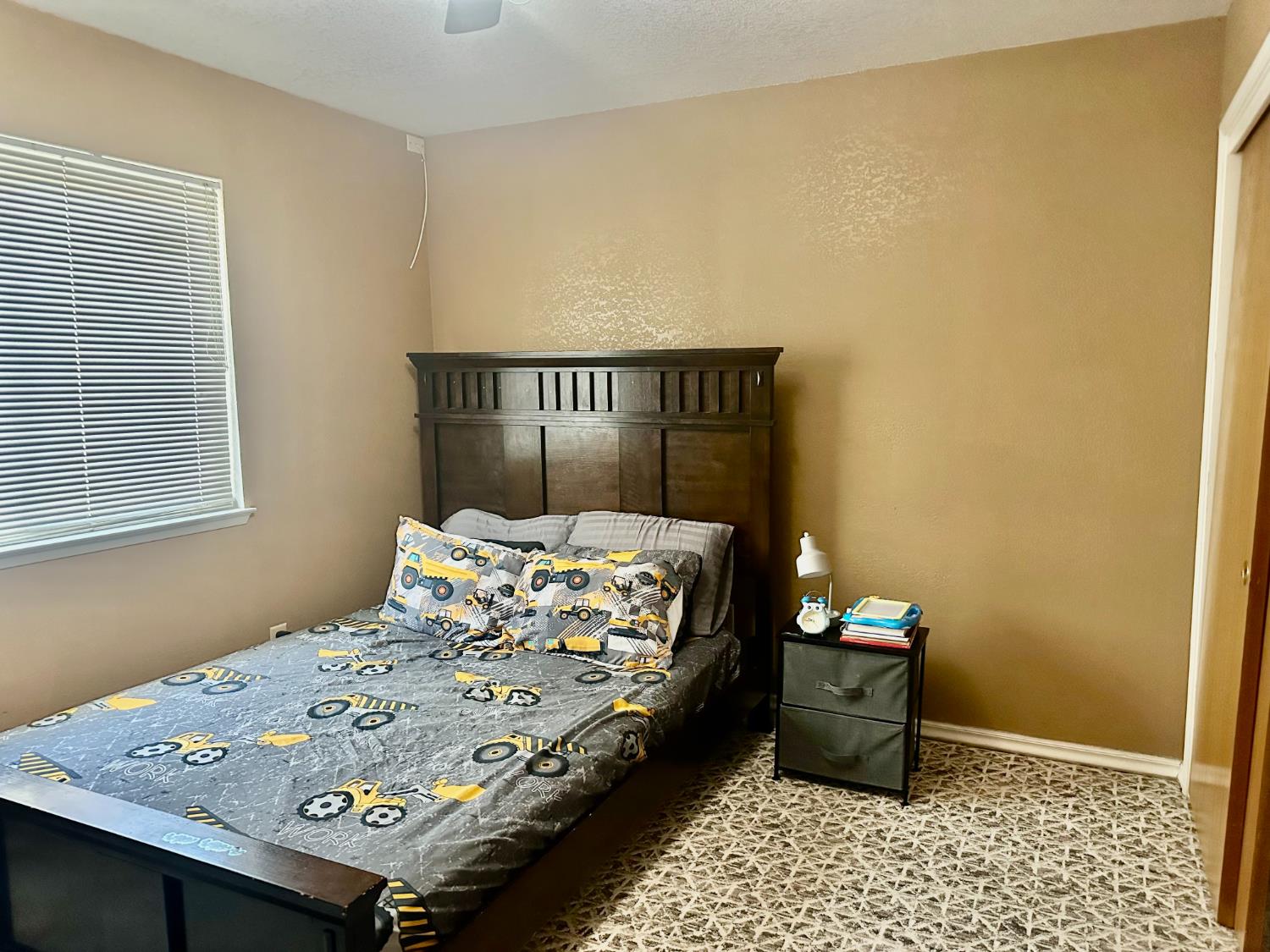 1183 W Glenn Ct, Porterville, CA 93257