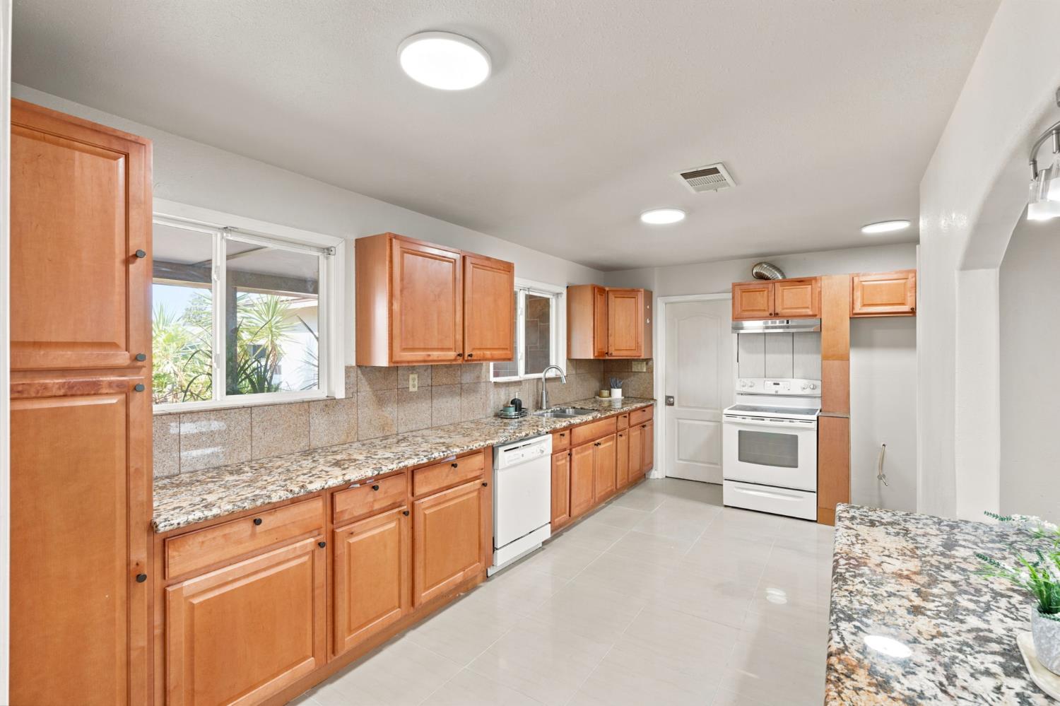 4728 E Clinton Ave, Fresno, CA 93703