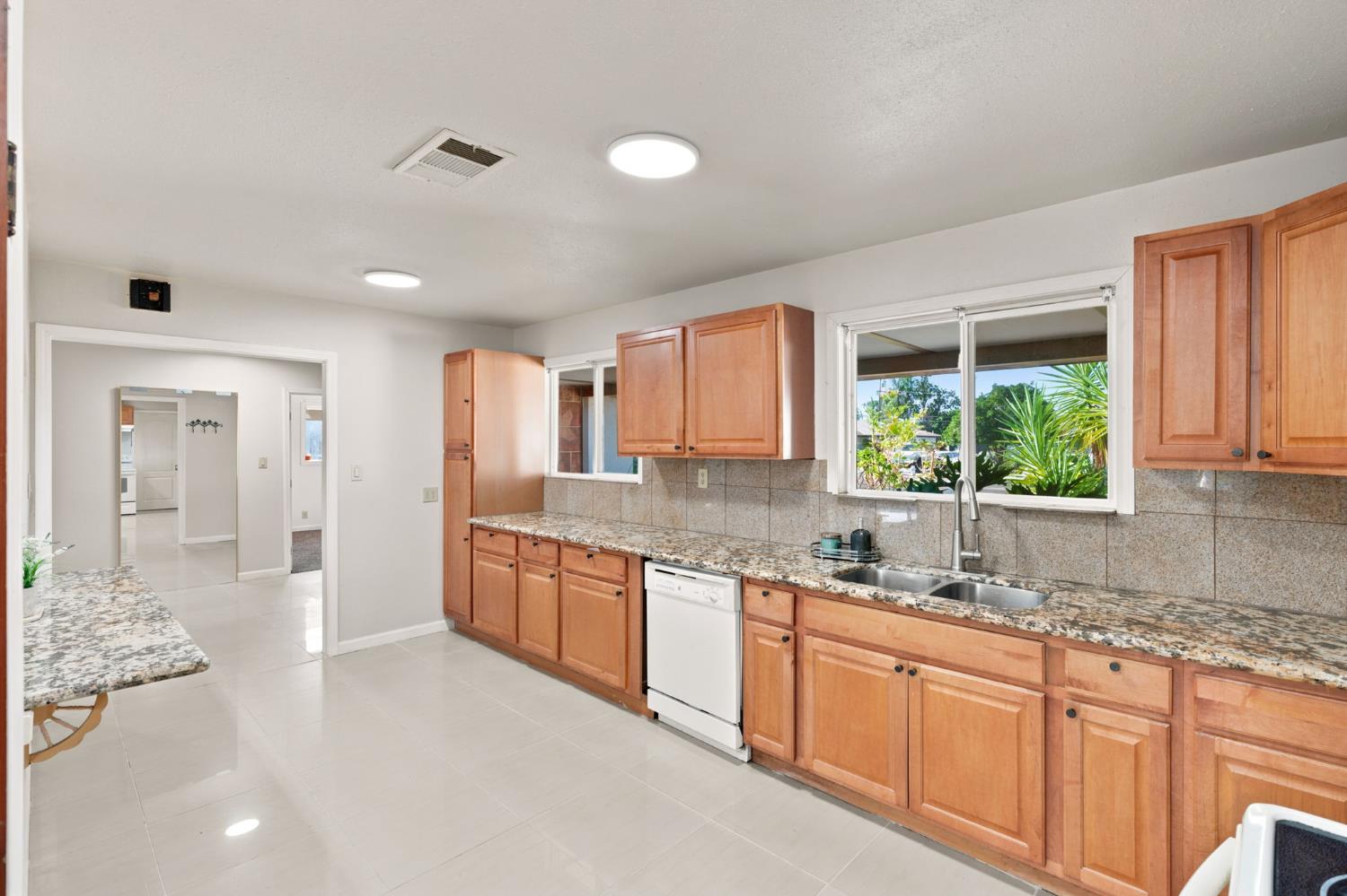 4728 E Clinton Ave, Fresno, CA 93703