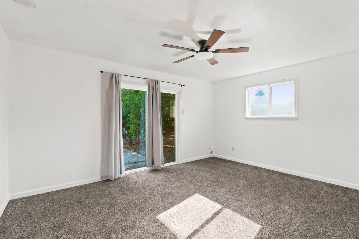 4728 E Clinton Ave, Fresno, CA 93703