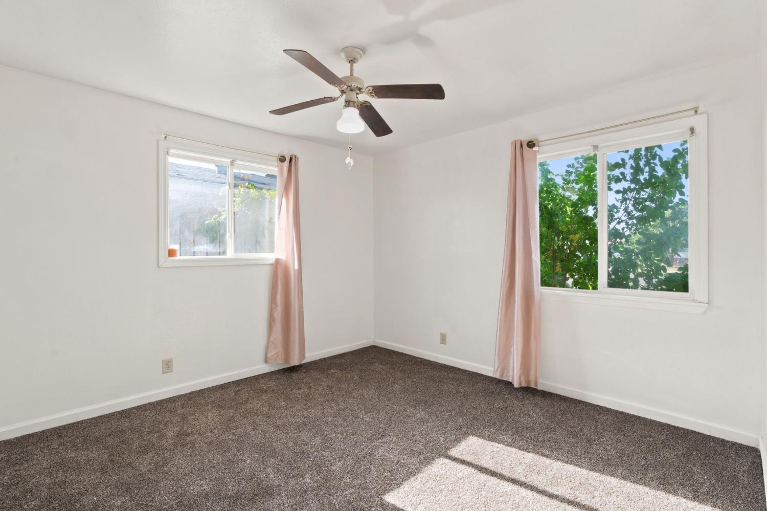 4728 E Clinton Ave, Fresno, CA 93703