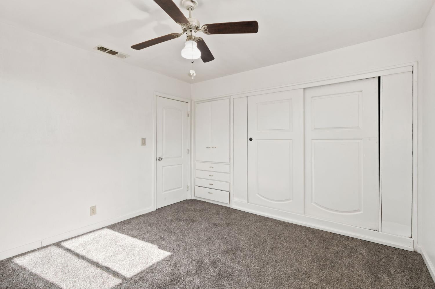 4728 E Clinton Ave, Fresno, CA 93703