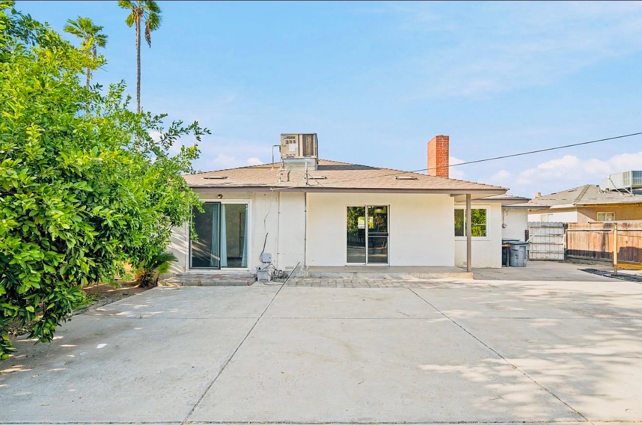 4728 E Clinton Ave, Fresno, CA 93703