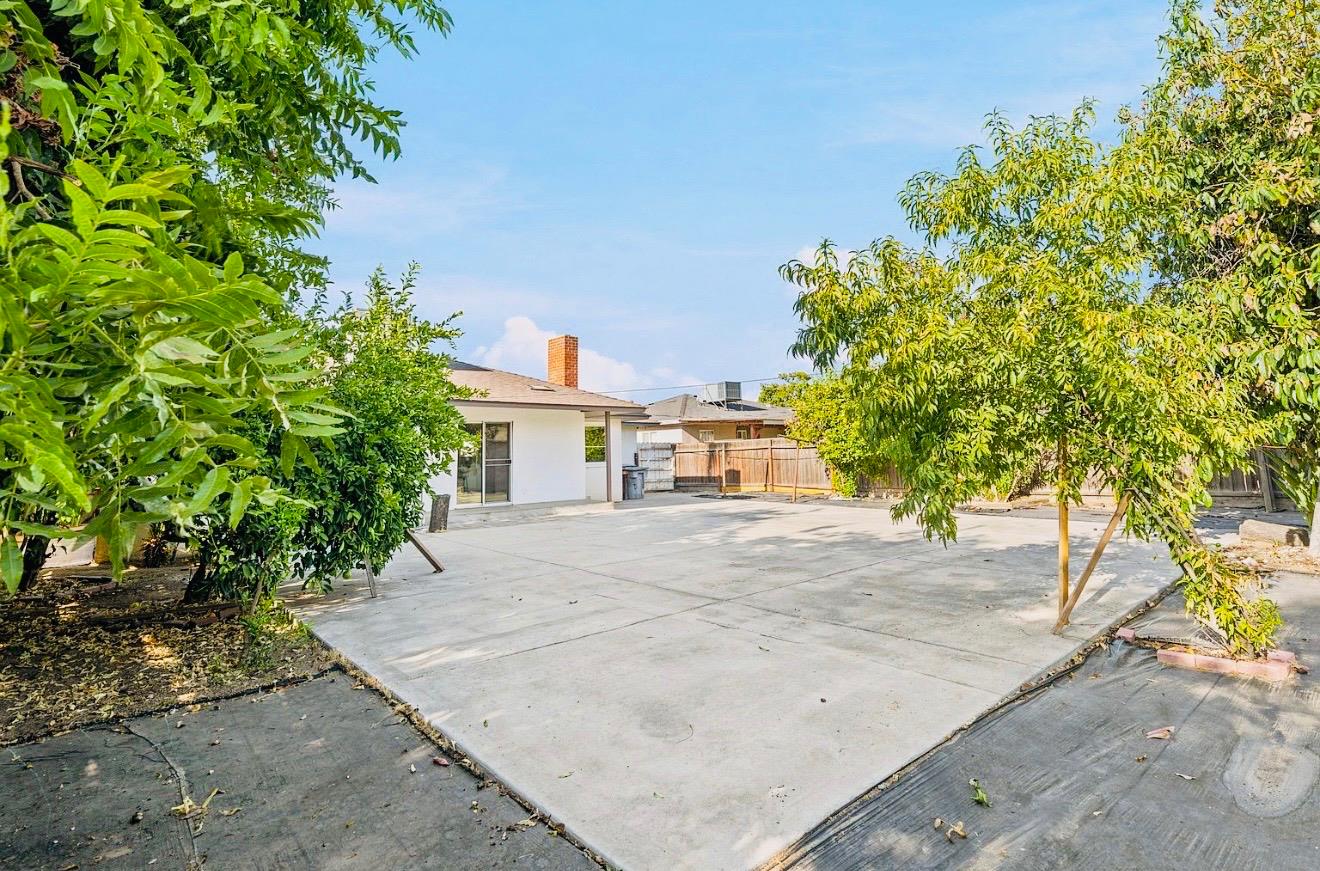 4728 E Clinton Ave, Fresno, CA 93703