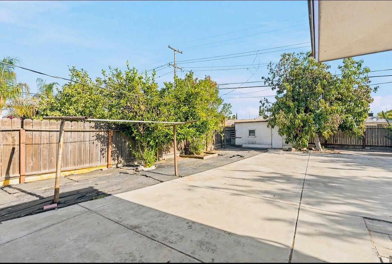 4728 E Clinton Ave, Fresno, CA 93703