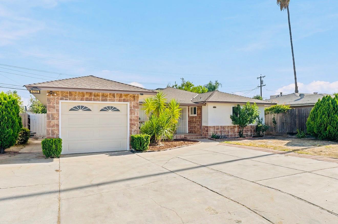 4728 E Clinton Ave, Fresno, CA 93703