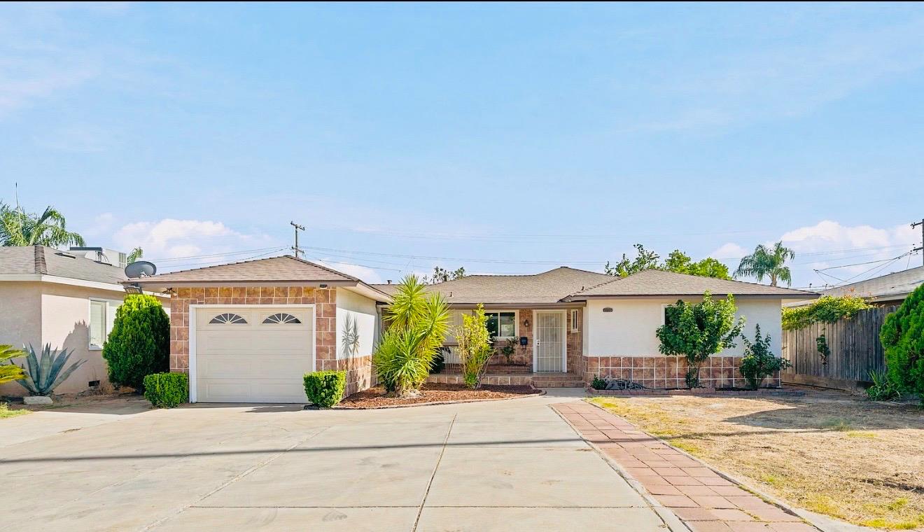 4728 E Clinton Ave, Fresno, CA 93703