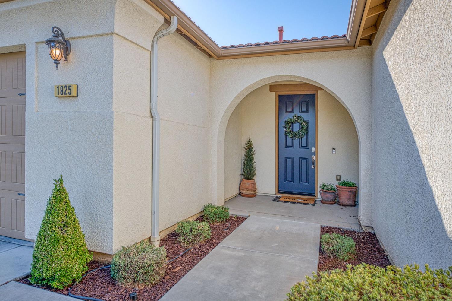 1825 N Paddington Ln, Clovis, CA 93619