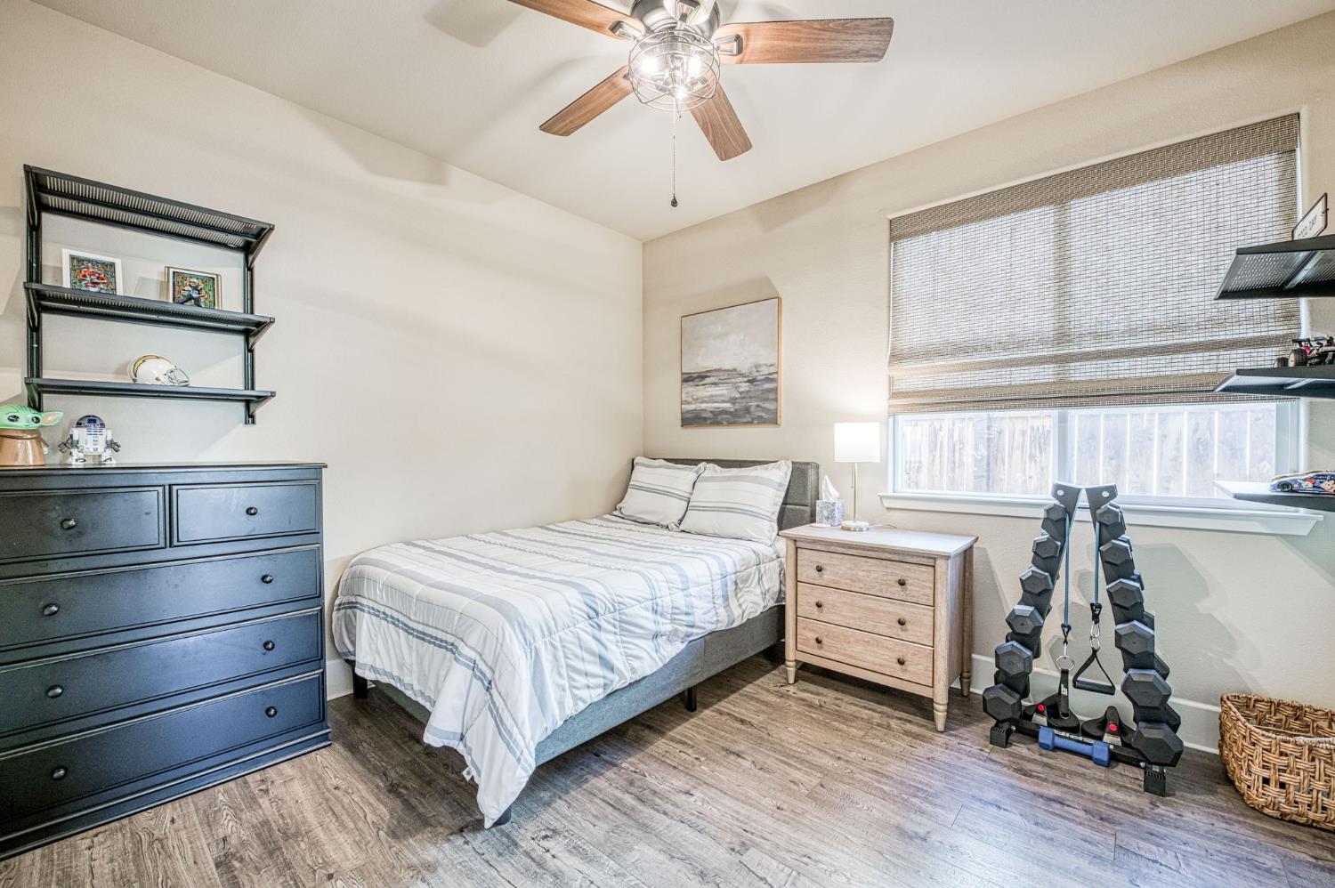 1825 N Paddington Ln, Clovis, CA 93619