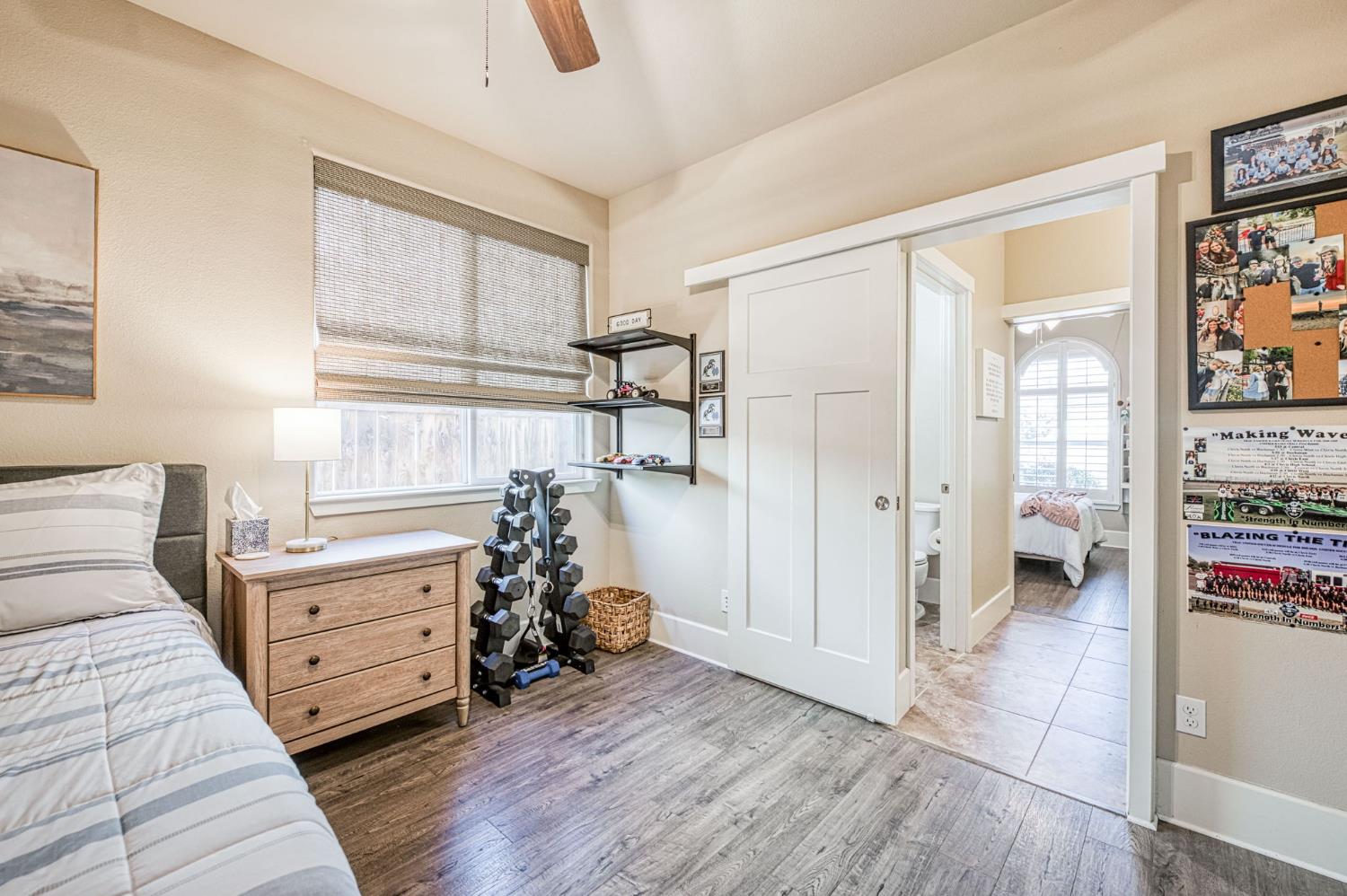 1825 N Paddington Ln, Clovis, CA 93619