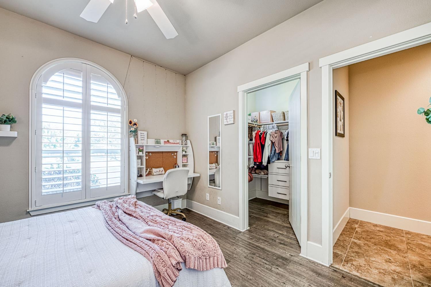 1825 N Paddington Ln, Clovis, CA 93619