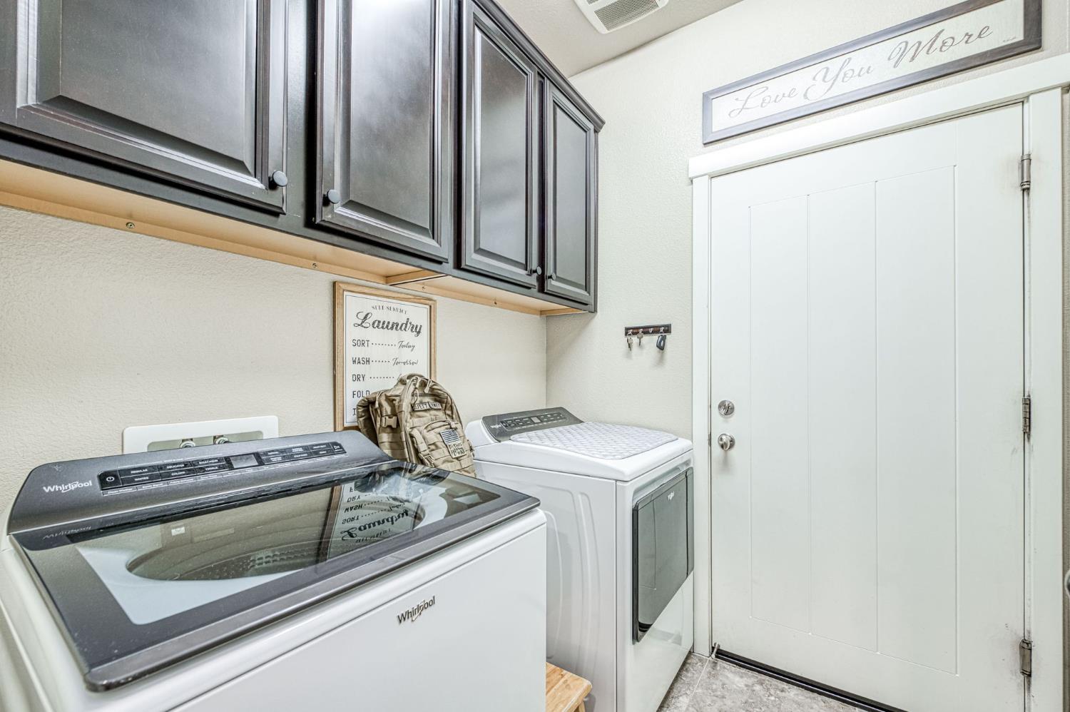 1825 N Paddington Ln, Clovis, CA 93619