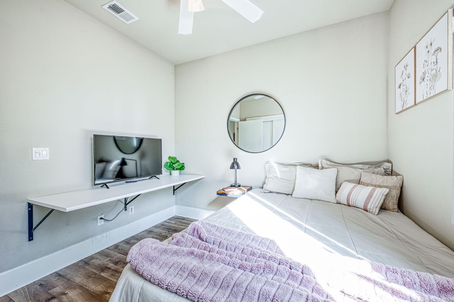 1825 N Paddington Ln, Clovis, CA 93619