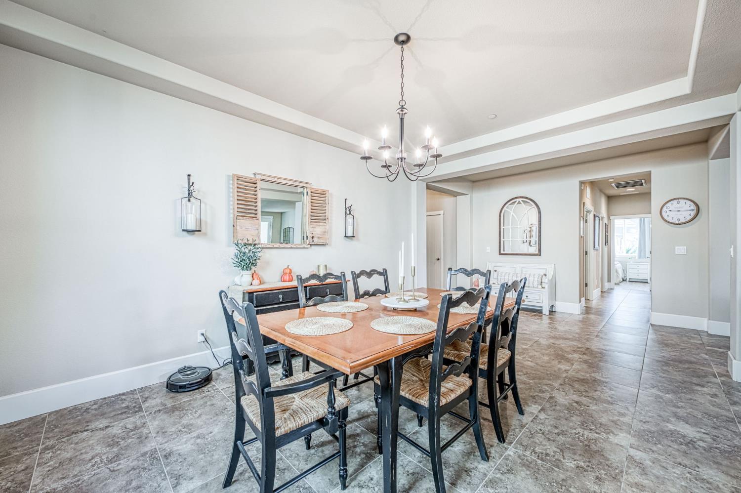 1825 N Paddington Ln, Clovis, CA 93619