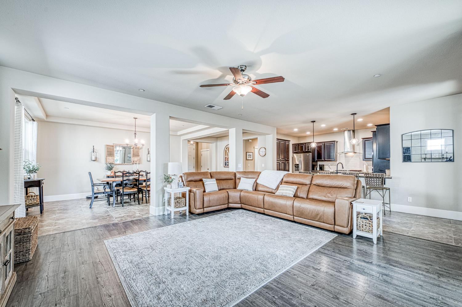 1825 N Paddington Ln, Clovis, CA 93619