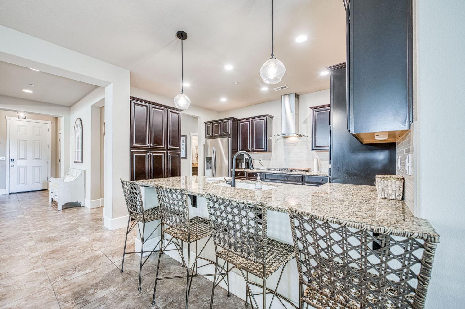 1825 N Paddington Ln, Clovis, CA 93619