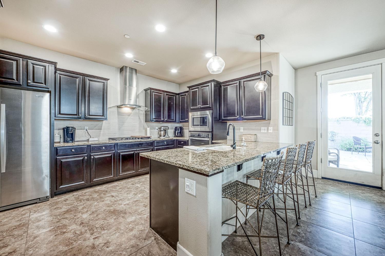 1825 N Paddington Ln, Clovis, CA 93619