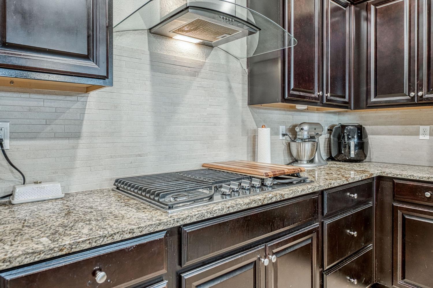 1825 N Paddington Ln, Clovis, CA 93619
