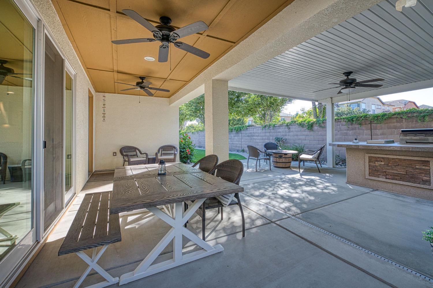 1825 N Paddington Ln, Clovis, CA 93619