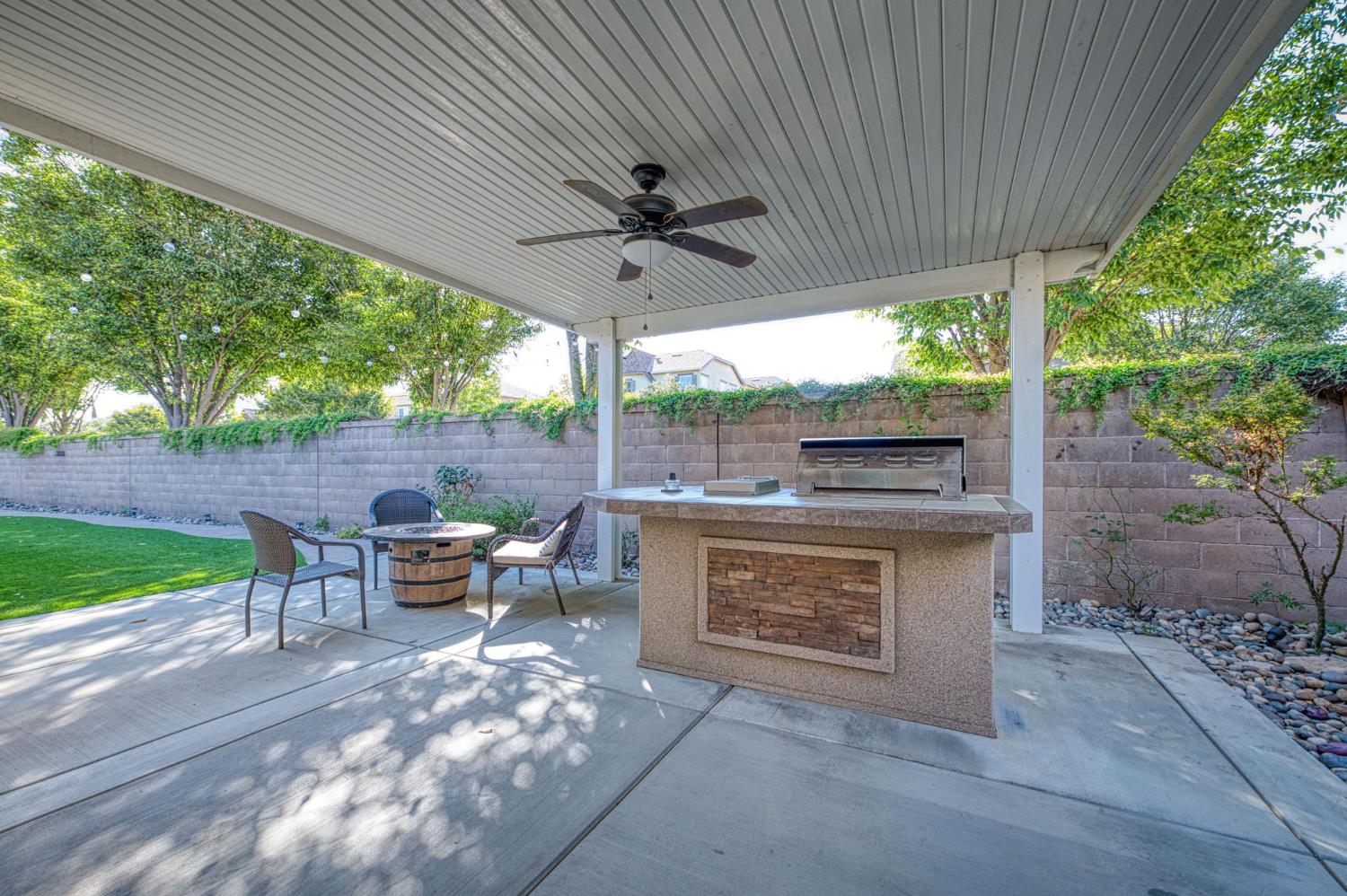 1825 N Paddington Ln, Clovis, CA 93619