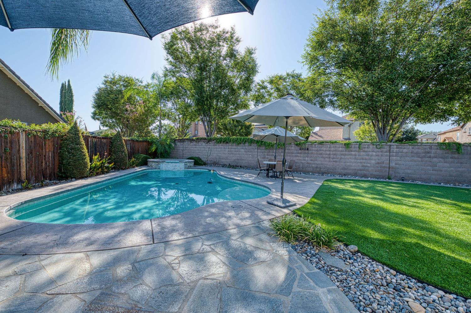 1825 N Paddington Ln, Clovis, CA 93619