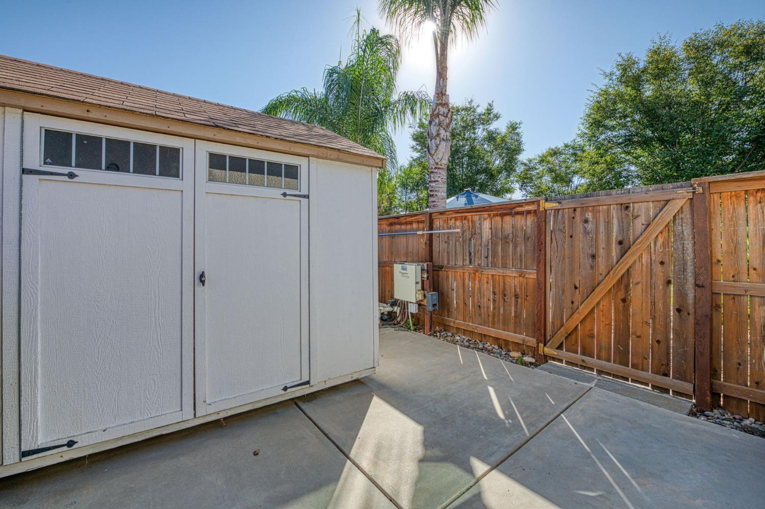 1825 N Paddington Ln, Clovis, CA 93619